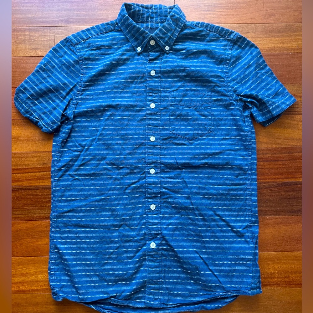American Eagle Men’s size XS  Cotton Short Sleeve Button Shirt blue